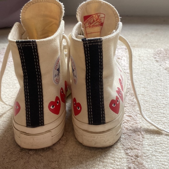 women’s size 6 Men’s size 4 converse with hearts - Picture 4 of 5